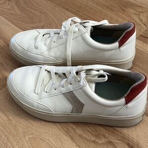 Like new Dr. Scholls white sneakers